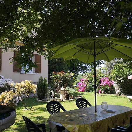 Bed and Breakfast Au Jardin Fleuri Secondigny Exterior foto