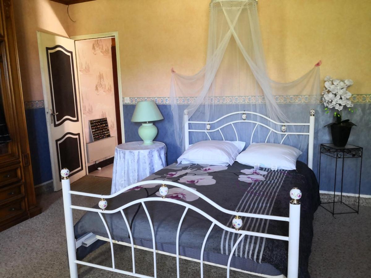 Bed and Breakfast Au Jardin Fleuri Secondigny Zimmer foto