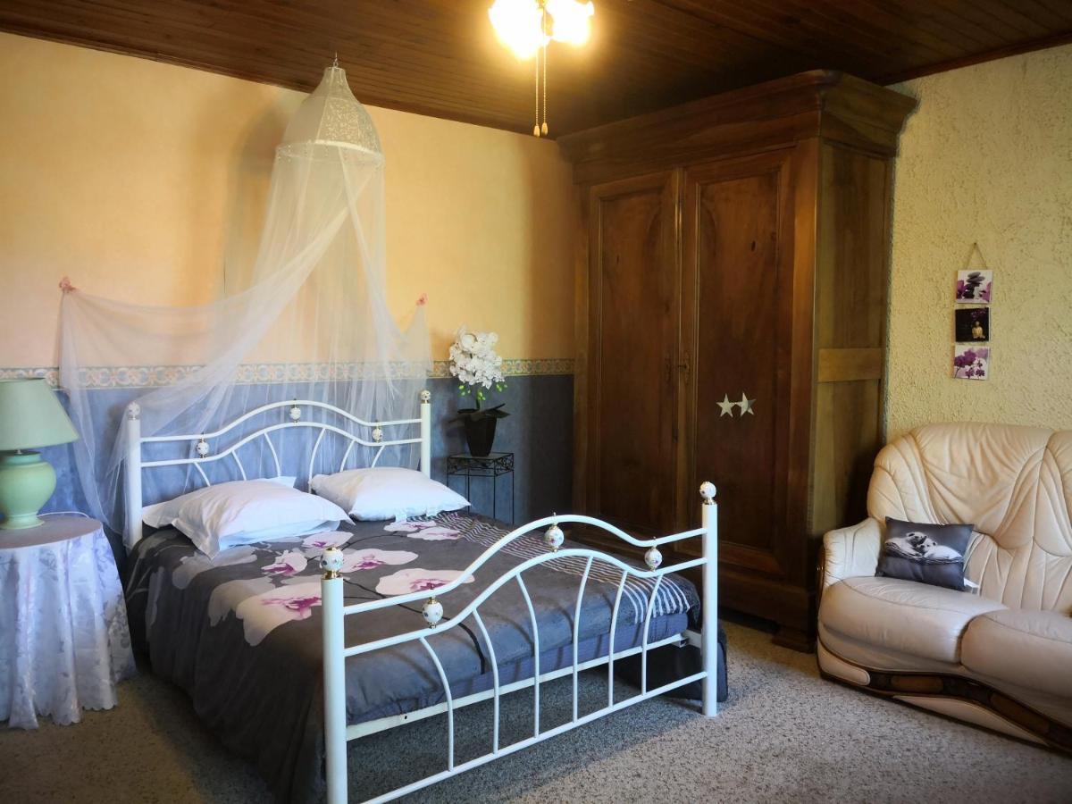 Bed and Breakfast Au Jardin Fleuri Secondigny Exterior foto